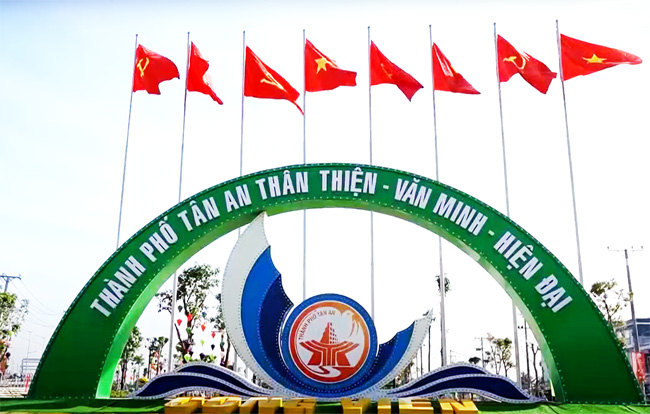 Thực hiện hiệu quả chiến lược trọng tâm để tạo sự phát triển bứt phá, bền vững, nâng tầm vị thế Long An