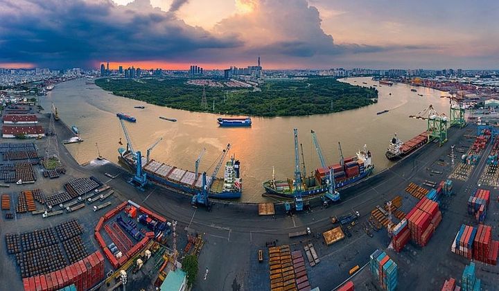 Xuất siêu vượt ngưỡng 20 tỷ USD trong 8 tháng