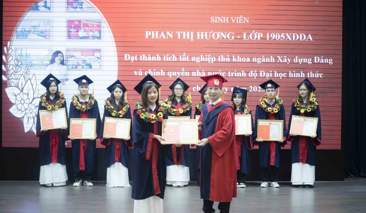 Gần 1000 tân cử nhân Học viện Hành chính Quốc gia nhận bằng tốt nghiệp