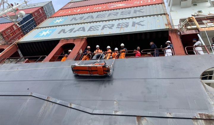 Cứu nạn thành công hai thuyền viên người nước ngoài bị tai nạn lao động trên biển