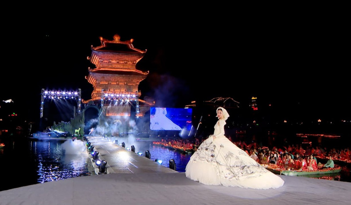 Vẻ đẹp văn hóa Ninh Bình qua những tà áo dài