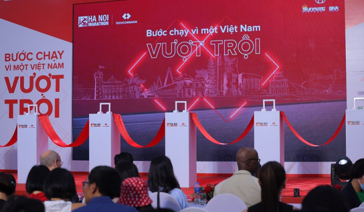 Techcombank đóng góp 1,1 tỷ đồng chia sẻ mất mát với gia đình nạn nhân vụ hỏa hoạn tại Hà Nội và lũ quét ở Lào Cai