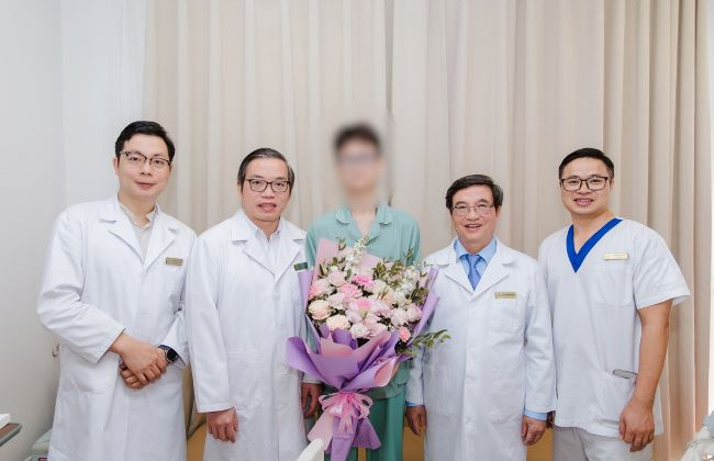 Chàng trai trẻ vượt “cửa tử” sau ca phẫu thuật khối u xương khổng lồ cực hiếm gặp