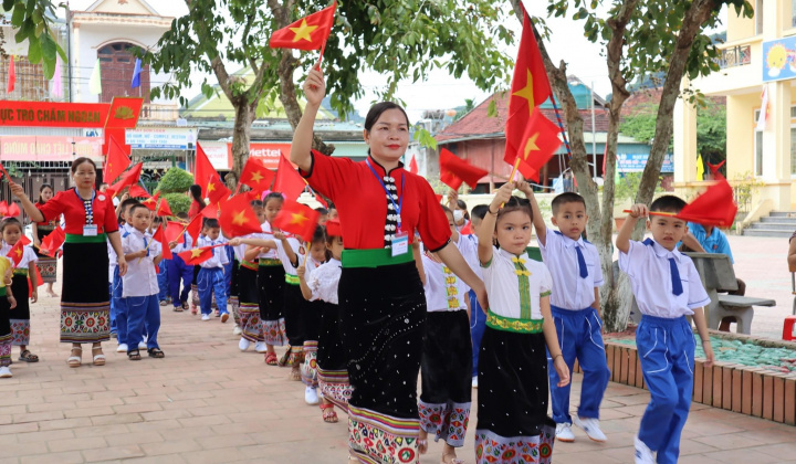 Nghệ An: Gần 1 triệu học sinh hân hoan khai giảng năm học mới