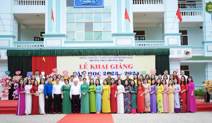 Trường THCS Trường Thi, TP Vinh, Nghệ An: Trang trọng, hân hoan chào mừng năm học mới