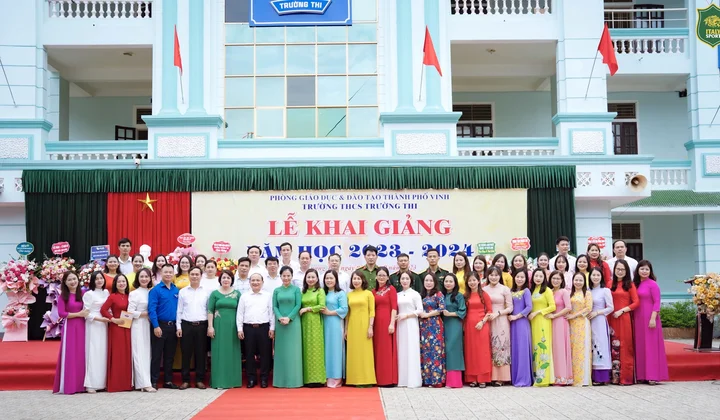 Trường THCS Trường Thi, TP Vinh, Nghệ An: Trang trọng, hân hoan chào mừng năm học mới