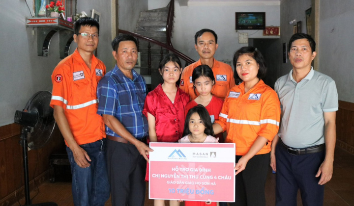 Công ty Núi Pháo đồng hành cùng các em học sinh nhân dịp khai giảng năm học mới