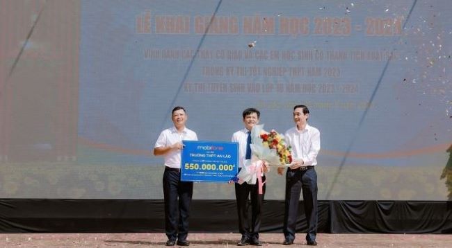 MobiFone tài trợ thiết bị hỗ trợ dạy và học trực tuyến tại trường THPT An Lão (Hải Phòng)
