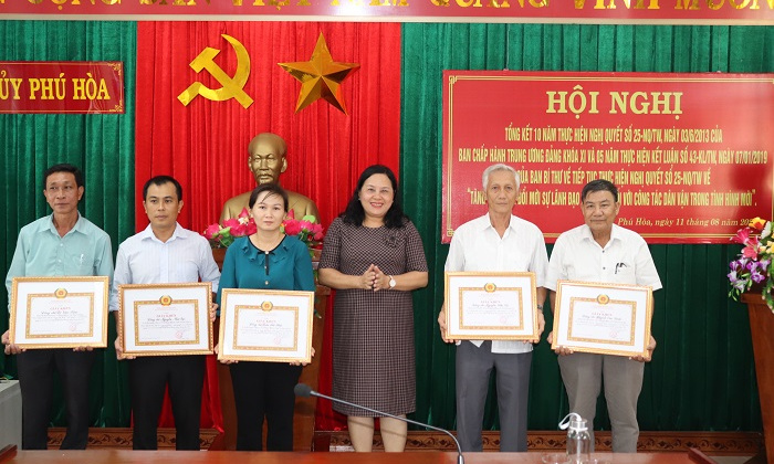 Phú Hòa: Tăng cường xây dựng Đảng, đẩy mạnh phát triển kinh tế qua nửa nhiệm kỳ