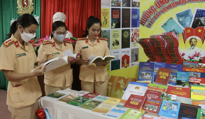 Công an Đắk Nông hưởng ứng Ngày sách Việt Nam