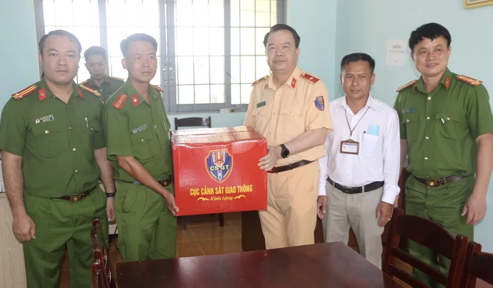 Đoàn công tác của Bộ Công an làm việc tại huyện biên giới Đắk Song