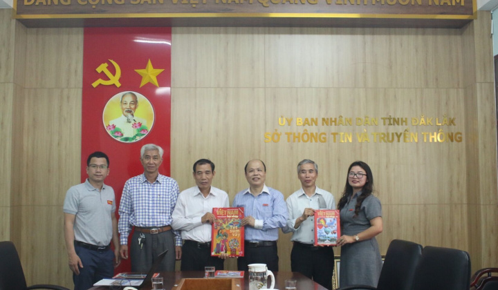 Tạp chí VNHN thăm và làm việc với Sở TT-TT Đắk Lắk