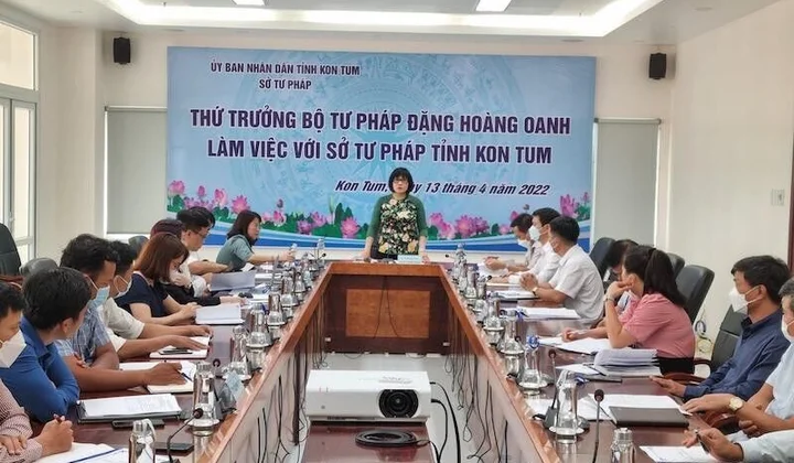 Thứ trưởng Bộ Tư Pháp thăm và làm việc với Sở Tư pháp tỉnh Kon Tum