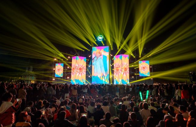 Hơn 40 nghìn cư dân và du khách “cháy” hết mình trong đại nhạc hội Ecopark Countdown 2024