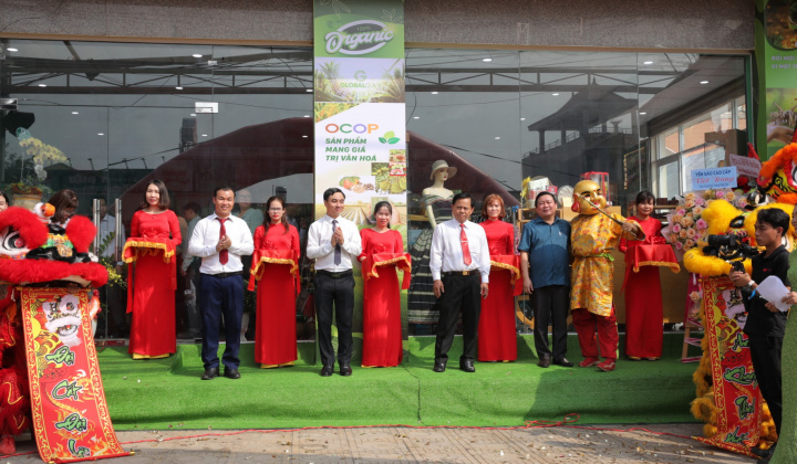 Khai trương cửa hàng giới thiệu, phân phối sản phẩm tiêu biểu vùng miền