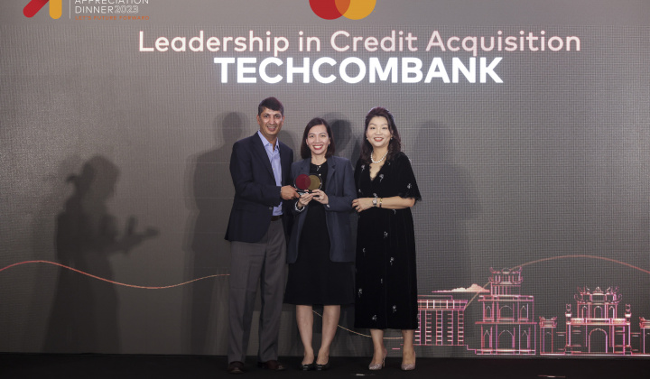 Techcombank: Ngân hàng dẫn đầu về tổng doanh số giao dịch thẻ