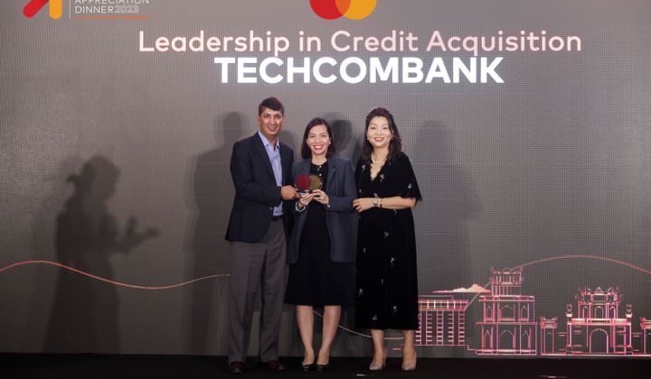 Techcombank: Ngân hàng dẫn đầu về tổng doanh số giao dịch thẻ