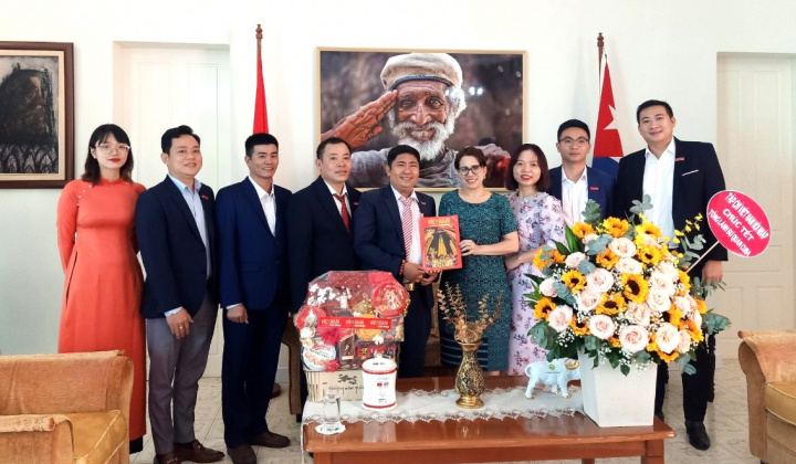 Tạp chí Việt Nam hội nhập thăm Tổng Lãnh sự quán Cu Ba tại TP.HCM