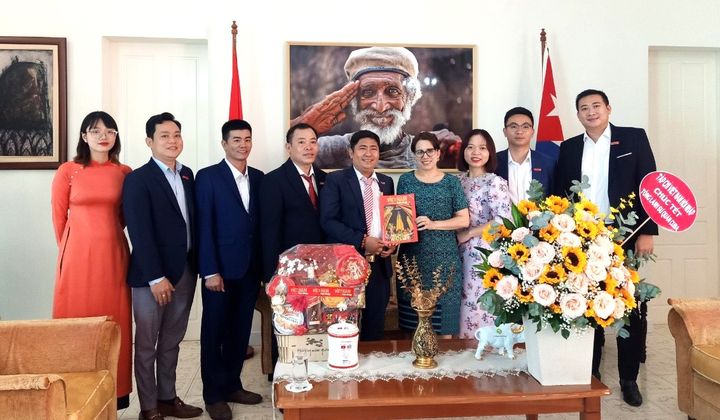 Tạp chí Việt Nam hội nhập thăm Tổng Lãnh sự quán Cu Ba tại TP.HCM