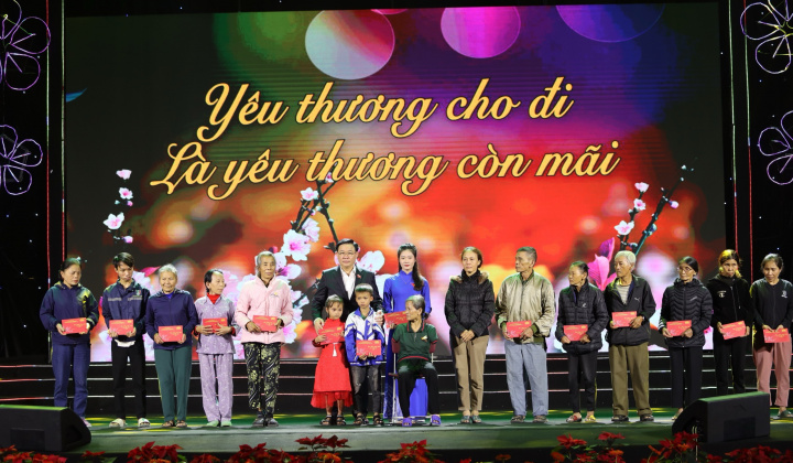 Nghệ An: Hơn 140 tỷ đồng ủng hộ Chương trình "Tết vì người nghèo - Xuân Giáp Thìn 2024"