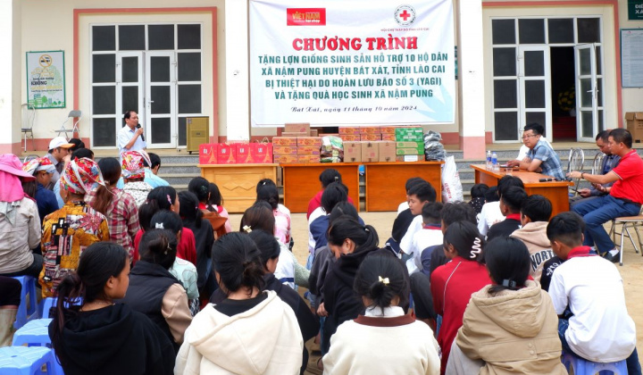 Tạp chí Việt Nam Hội nhập góp phần tạo sinh kế cho đồng bào sau bão lũ