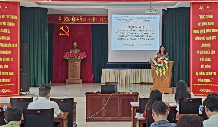 Ấn tượng với nhiệt tâm của các tình nguyện viên phòng, chống TNXH ở quận Hà Đông