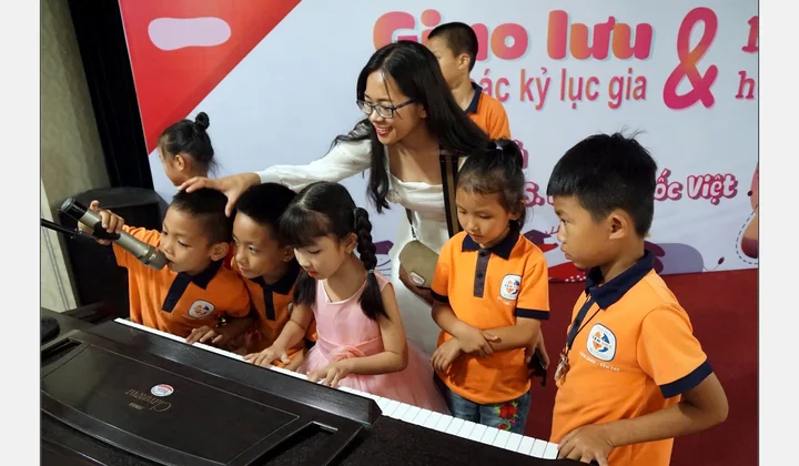 Nghệ sĩ nhiếp ảnh Phạm Tiến Dũng triển lãm ảnh về trẻ tự kỷ tại Vườn cổ tích Liam