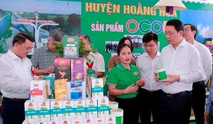 Thanh Hóa: Khai trương trưng bày, giới thiệu sản phẩm nông sản, thực phẩm an toàn năm 2024