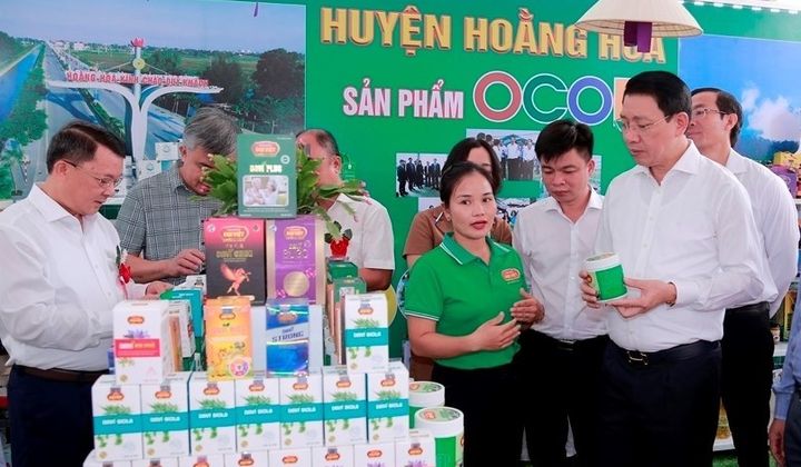 Thanh Hóa: Khai trương trưng bày, giới thiệu sản phẩm nông sản, thực phẩm an toàn năm 2024