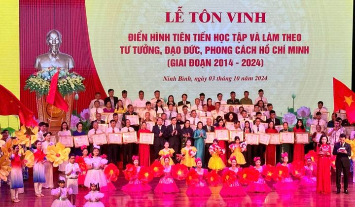 Ninh Bình tôn vinh 65 điển hình tiên tiến học tập và làm theo tư tưởng, đạo đức, phong cách Hồ Chí Minh