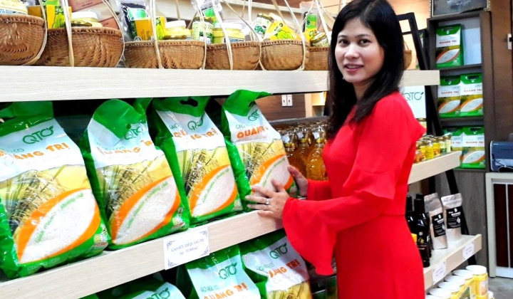 Nữ doanh nhân biến “đất thép” Quảng Trị thành những cánh đồng lúa hữu cơ giá trị ngàn vàng
