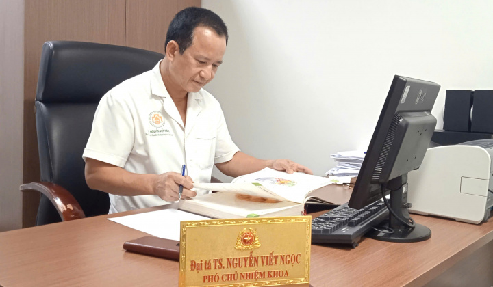 Đại tá,TS.BS. Nguyễn Viết Ngọc: Tâm – Tình tỏa sáng hai màu áo