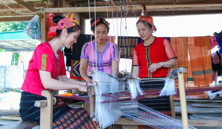 Phát triển kinh tế - xã hội vùng đồng bào dân tộc thiểu số ở tỉnh Nghệ An theo tinh thần Nghị quyết số 39-NQ/TW của Bộ Chính trị