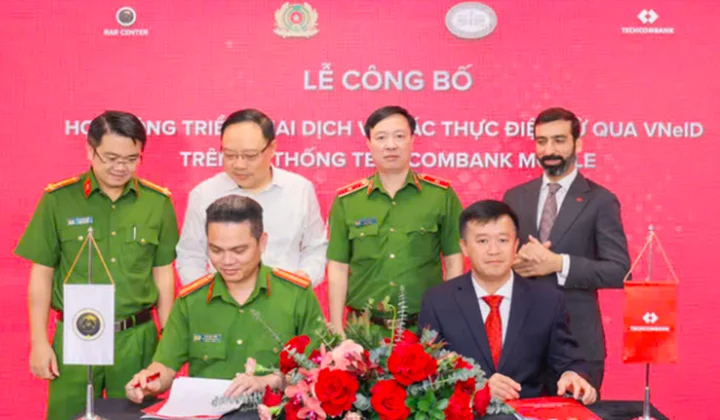Techcombank tiên phong triển khai dịch vụ xác thực điện tử qua VneID