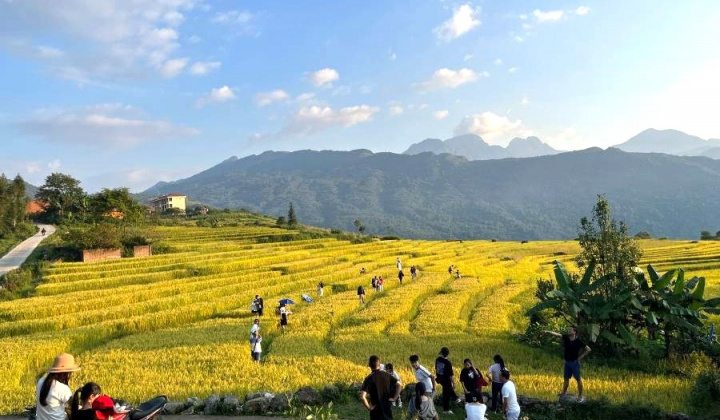 Phát triển du lịch Lào Cai gắn với phát triển kinh tế, xã hội vùng đồng bào dân tộc thiểu số, miền núi