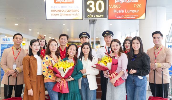 Vietjet chào mừng chuyến bay đầu tiên giữa Kuala Lumpur và Hà Nội