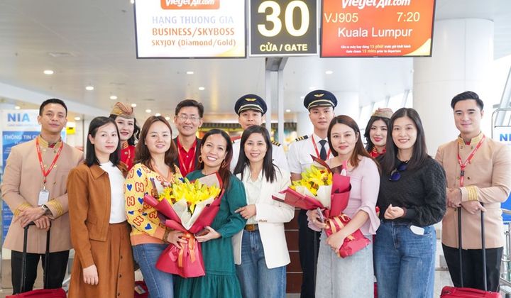 Vietjet chào mừng chuyến bay đầu tiên giữa Kuala Lumpur và Hà Nội