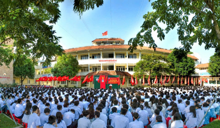 Trường THPT Chuyên Lam Sơn: Đi đầu trong phong trào thi đua “Dạy tốt, Học tốt”
