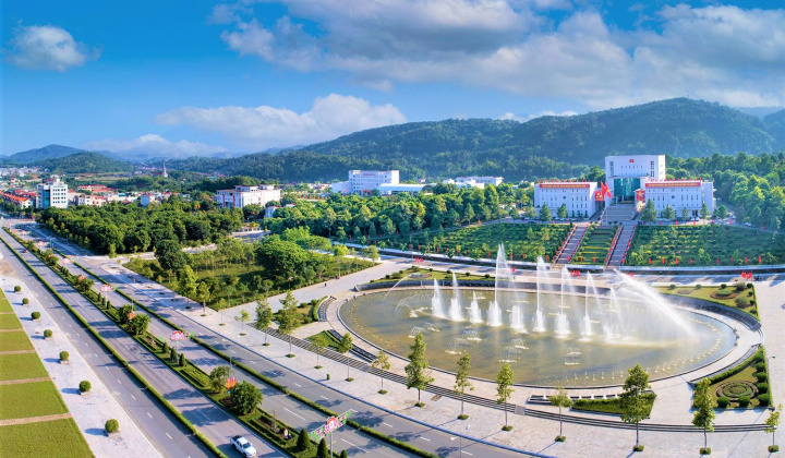 Phát triển Lào Cai trở thành trung tâm dịch vụ về tài chính, du lịch, thương mại mang tầm quốc tế