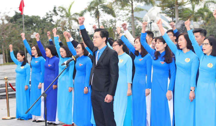 Bảo vệ nền tảng tư tưởng của Đảng dưới góc độ chống chủ nghĩa cá nhân nhìn từ cuộc đấu tranh trong chính bản thân mỗi cán bộ, đảng viên