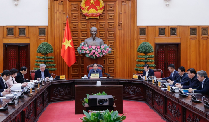 Quán triệt tinh thần "chỉ bàn làm, không bàn lùi", "vừa chạy vừa xếp hàng"