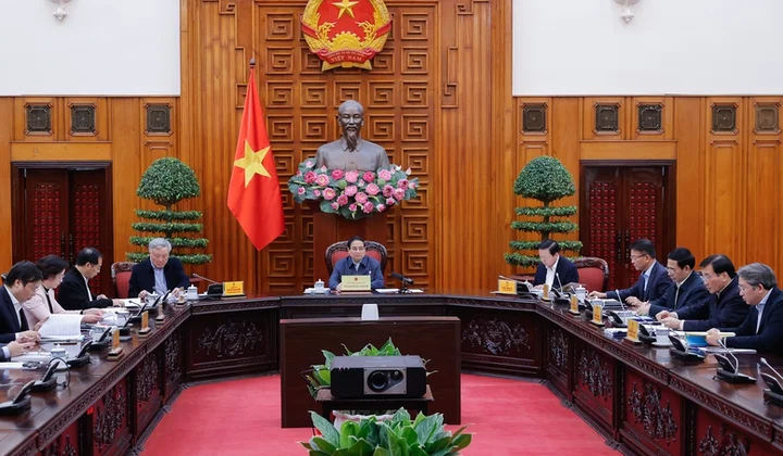 Quán triệt tinh thần "chỉ bàn làm, không bàn lùi", "vừa chạy vừa xếp hàng"