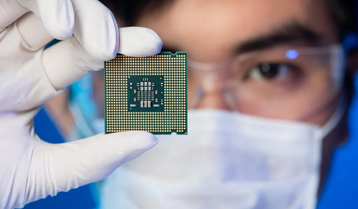PM requests enhancing human resource training for semiconductor industry