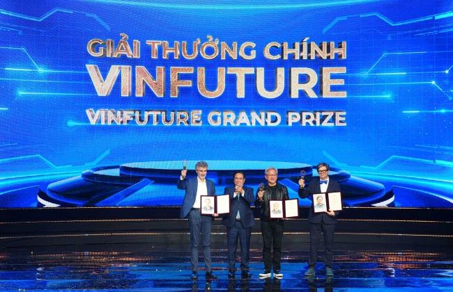 Chủ nhân VinFuture 2024 Jensen Huang: Người đặt nền tảng cho đột phá trí tuệ nhân tạo