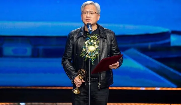Hội đồng Giải thưởng VinFuture nói gì về quyết định vinh danh CEO NVIDIA?