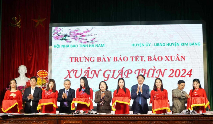 Hà Nam: Khai mạc Trưng bày báo Tết, báo Xuân Giáp Thìn 2024