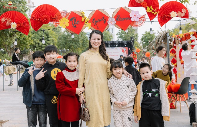 Thạc sỹ tiếng Trung xinh đẹp kể chuyện ăn Tết xứ người