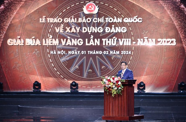 Phải đặc biệt coi trọng và đẩy mạnh hơn nữa công tác xây dựng, chỉnh đốn Đảng toàn diện