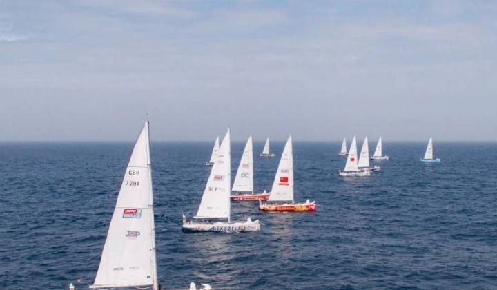 Các đội đua thuyền buồm Clipper Race đầu tiên đã đến Hạ Long