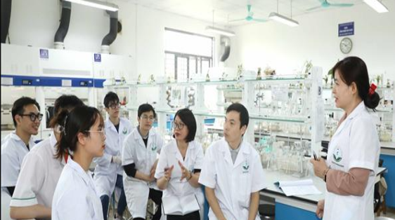 Những nhà khoa học nữ đam mê cống hiến trong ngành dược